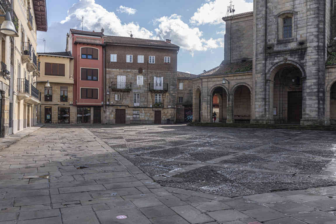 Vizcaya - Durango 27 - plaza de Santa Ana.jpg